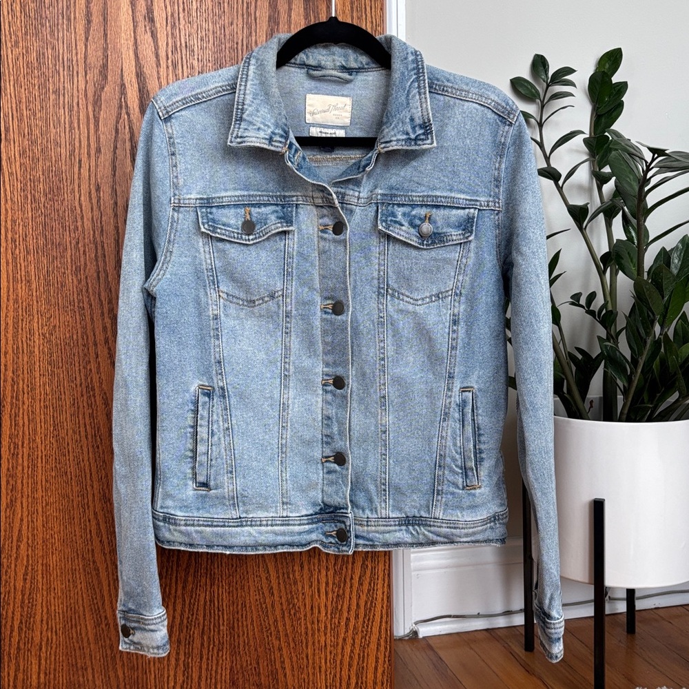98% Cotton Distressed Light Wash Denim Jacket Size M
